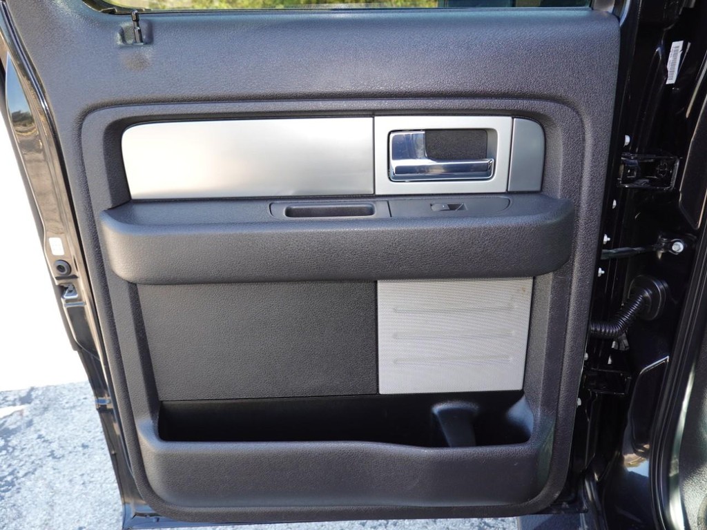 Ford F-150 Vehicle Full-screen Gallery Image 20