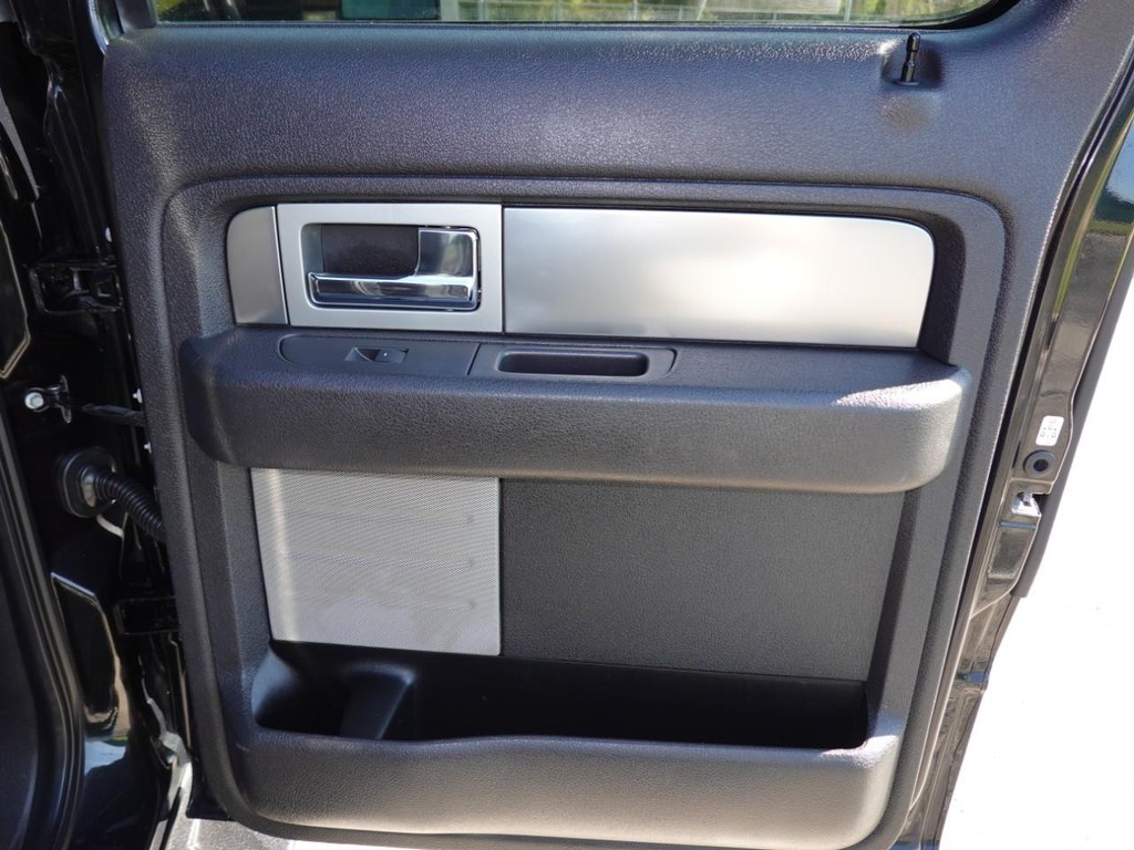 Ford F-150 Vehicle Full-screen Gallery Image 25