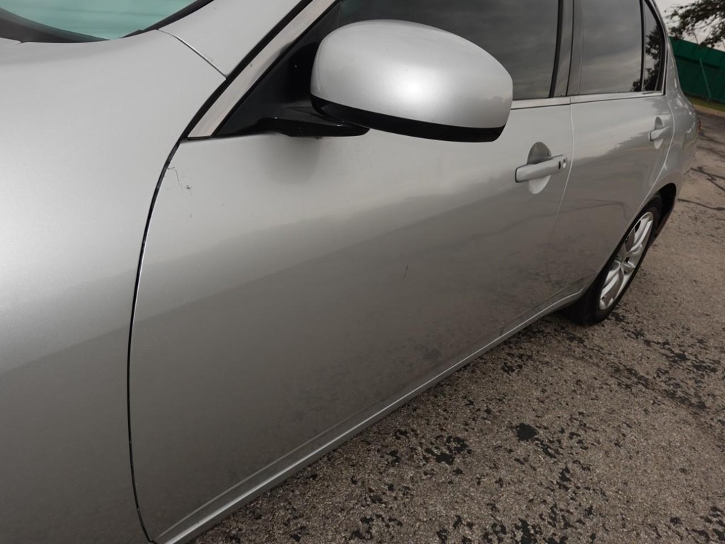 INFINITI G35 Sedan Vehicle Full-screen Gallery Image 08