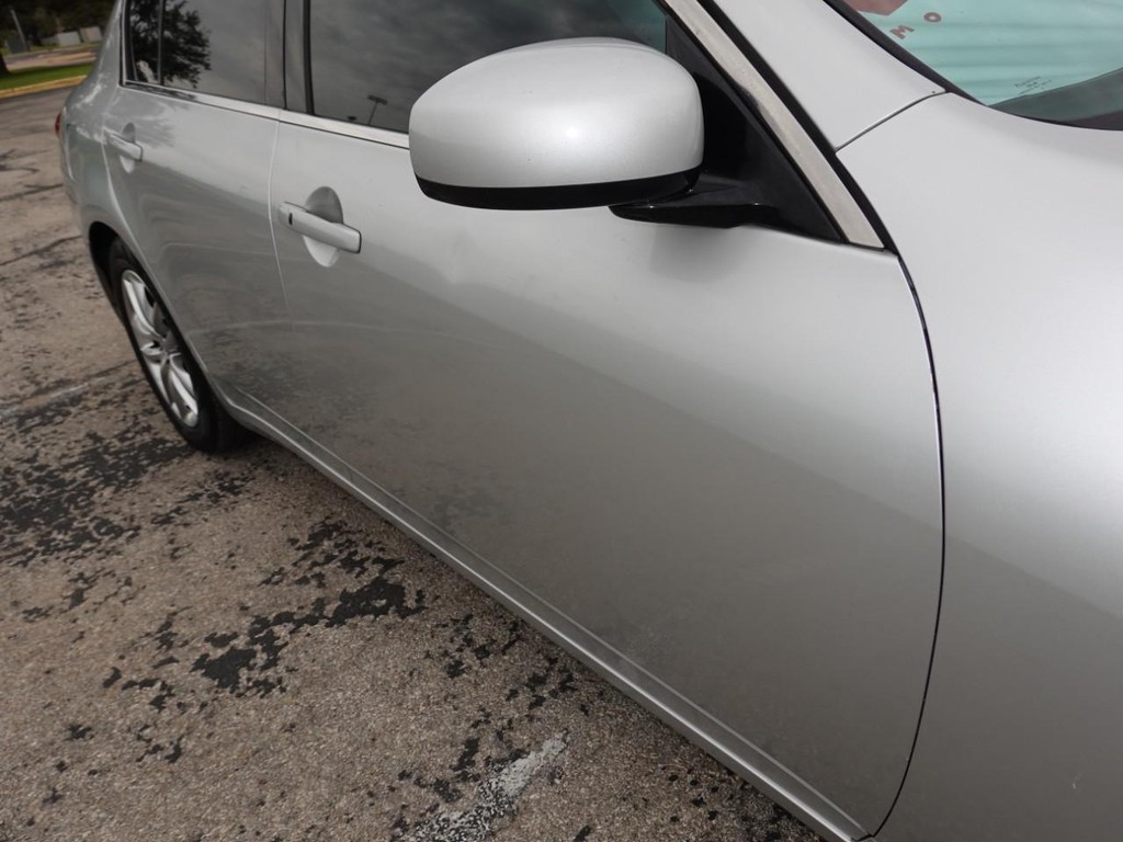 INFINITI G35 Sedan Vehicle Full-screen Gallery Image 09