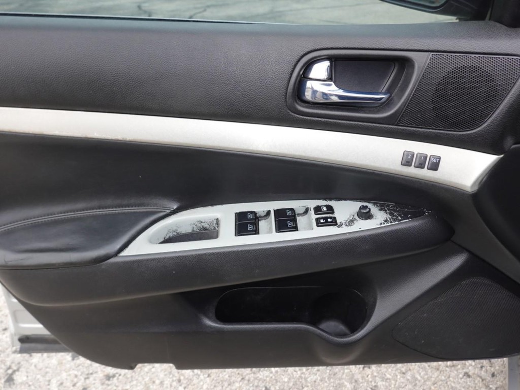 INFINITI G35 Sedan Vehicle Full-screen Gallery Image 17