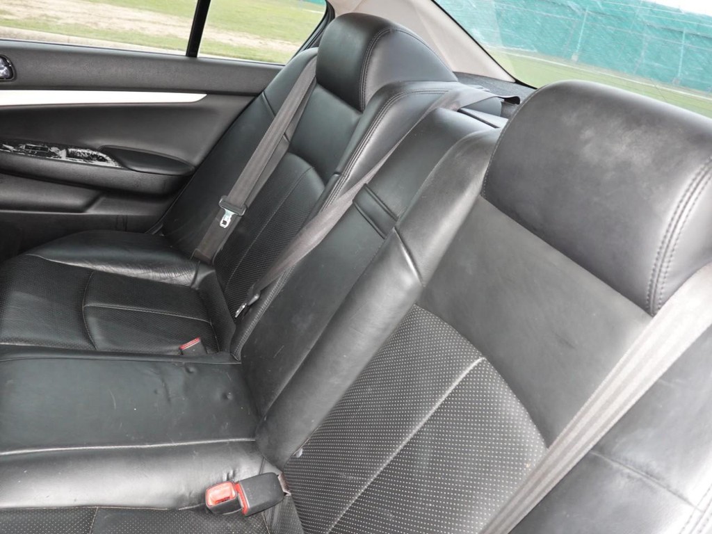 INFINITI G35 Sedan Vehicle Full-screen Gallery Image 18