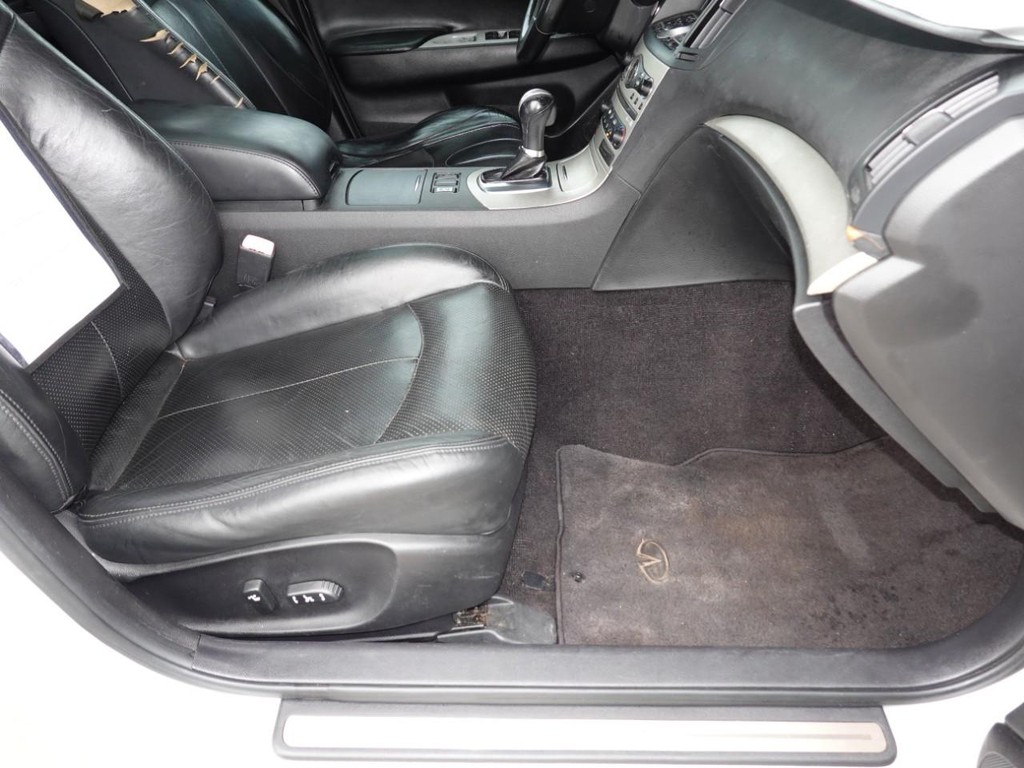 INFINITI G35 Sedan Vehicle Full-screen Gallery Image 21