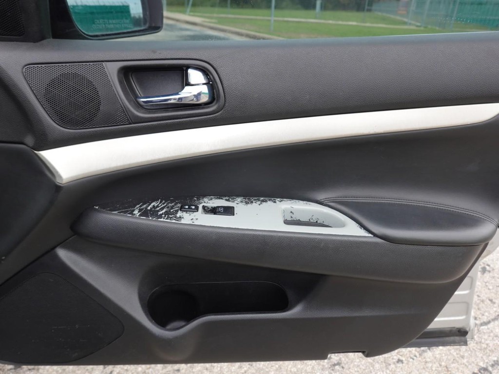 INFINITI G35 Sedan Vehicle Full-screen Gallery Image 22