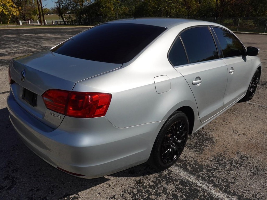 Volkswagen Jetta Sedan Vehicle Full-screen Gallery Image 07