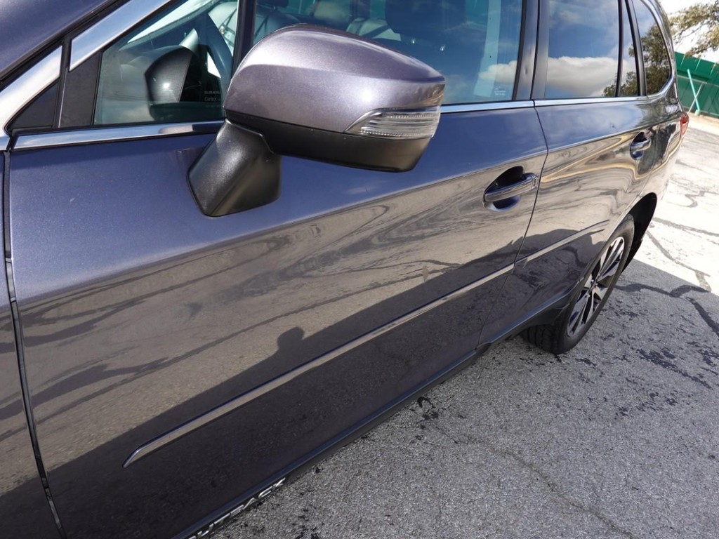 Subaru Outback Vehicle Full-screen Gallery Image 10