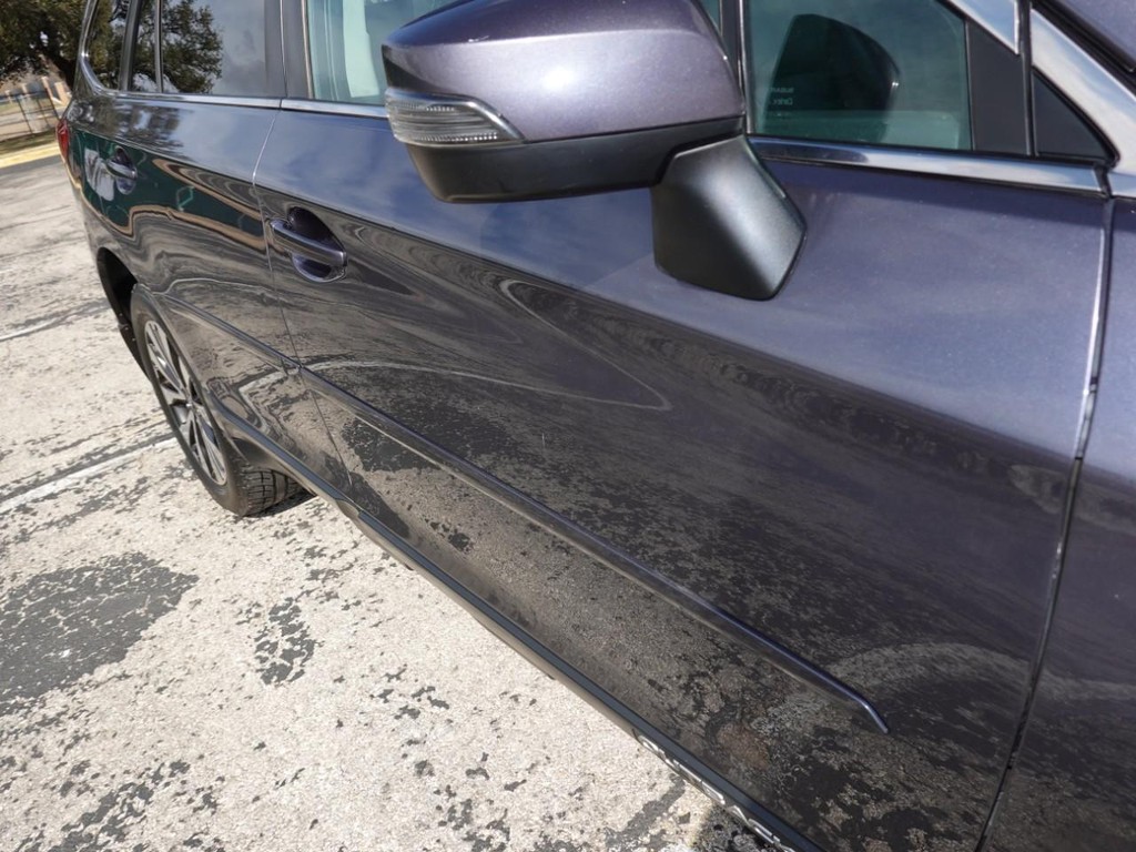 Subaru Outback Vehicle Full-screen Gallery Image 11