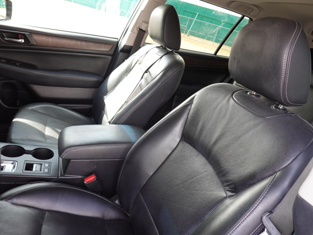 Subaru Outback Vehicle Full-screen Gallery Image 16