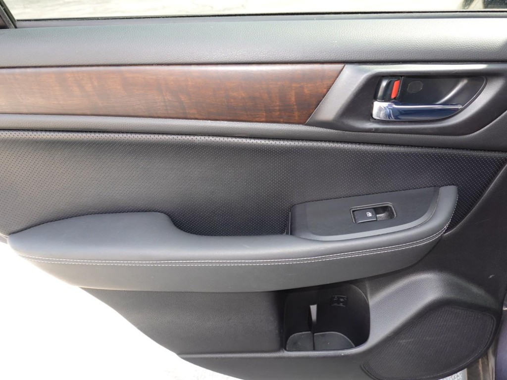 Subaru Outback Vehicle Full-screen Gallery Image 21