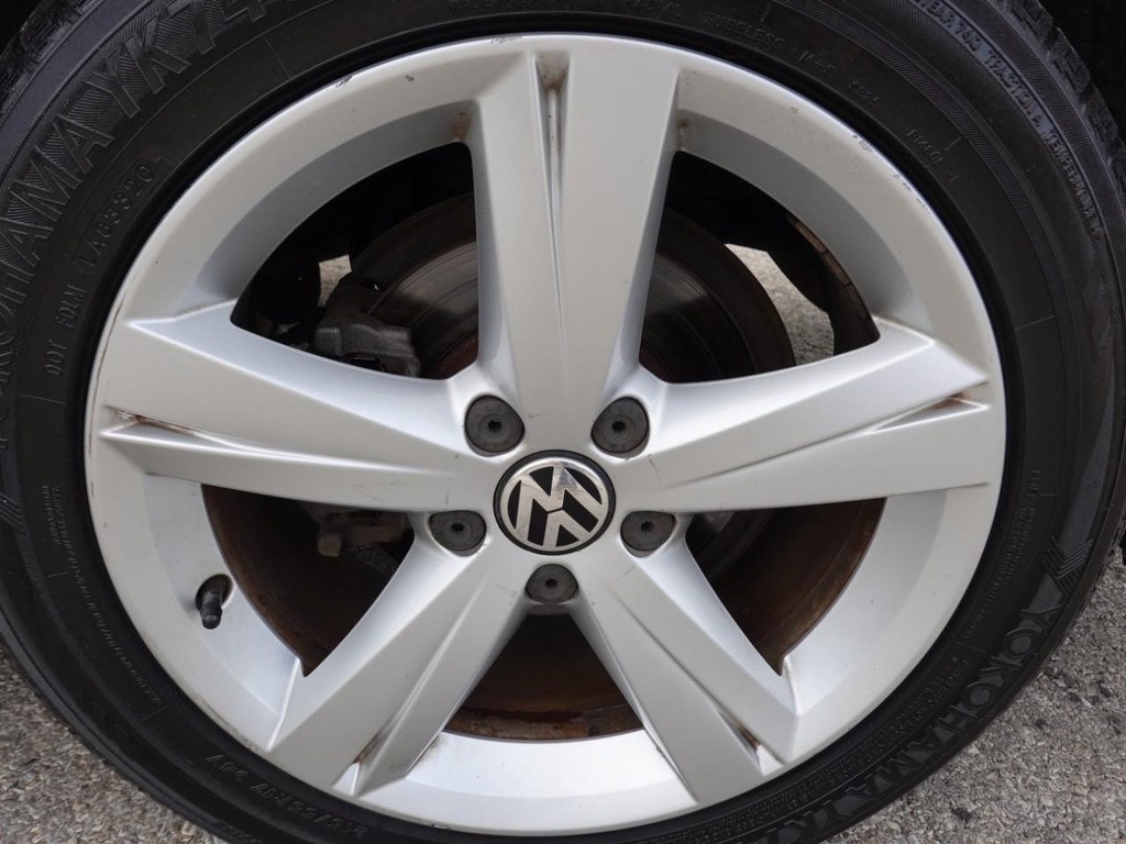 Volkswagen Passat Vehicle Full-screen Gallery Image 09