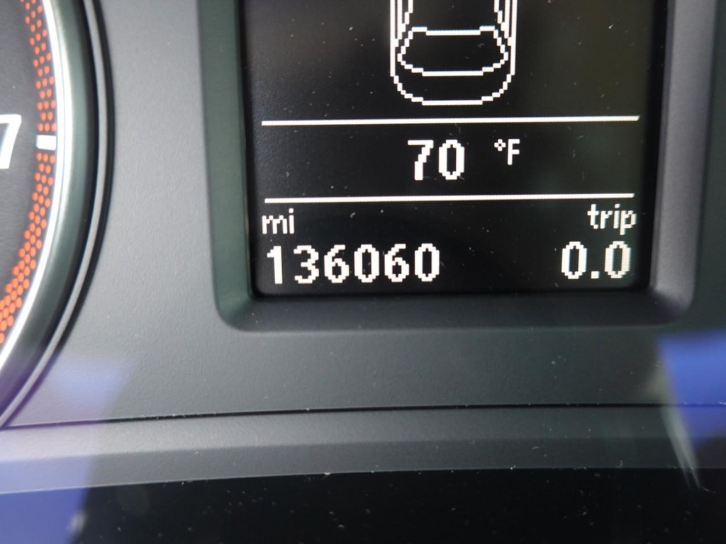 Volkswagen Passat Vehicle Full-screen Gallery Image 12