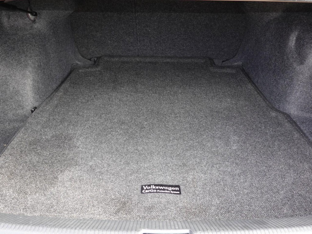 Volkswagen Passat Vehicle Full-screen Gallery Image 26