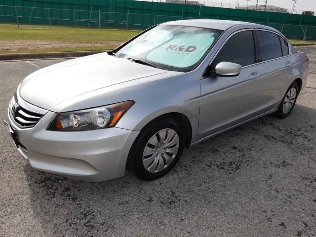 Honda Accord Sedan Vehicle Full-screen Gallery Image 03