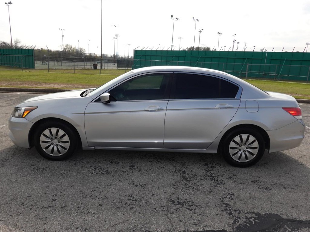 Honda Accord Sedan Vehicle Full-screen Gallery Image 04