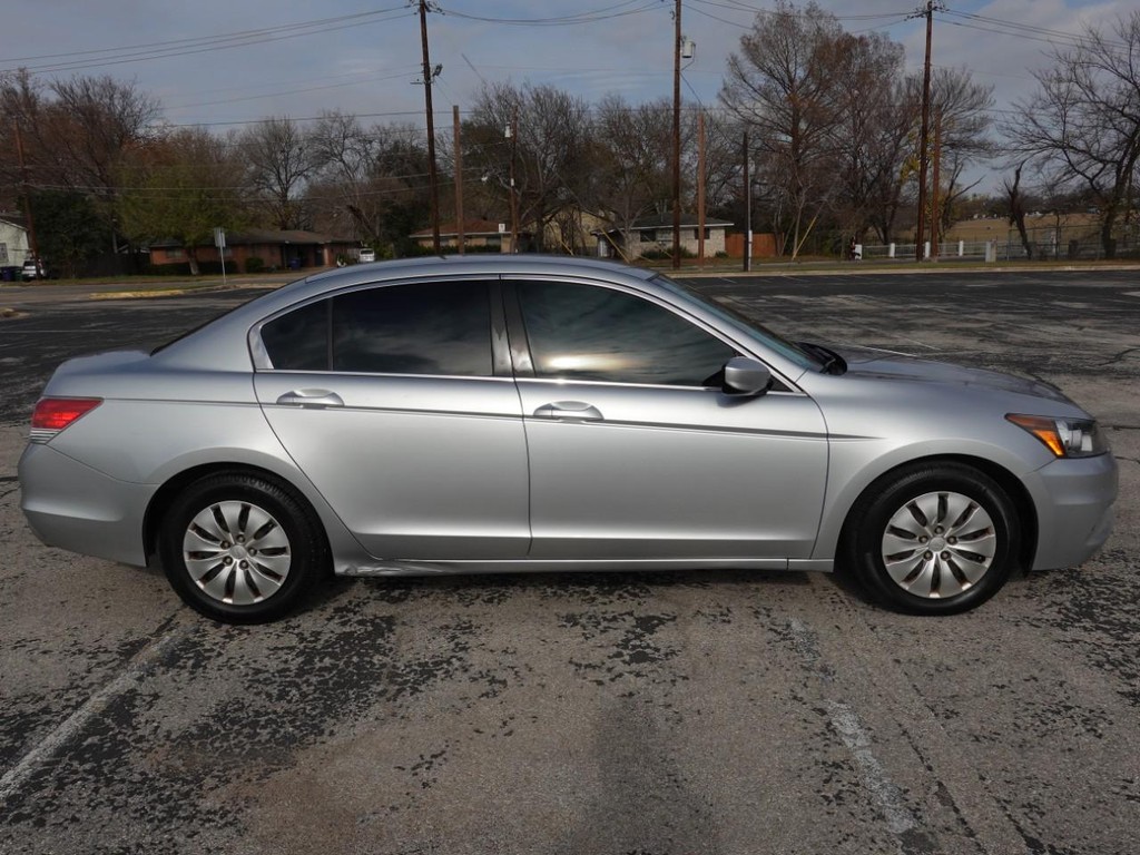 Honda Accord Sedan Vehicle Full-screen Gallery Image 08