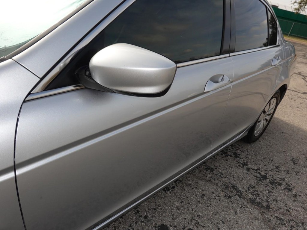 Honda Accord Sedan Vehicle Full-screen Gallery Image 10