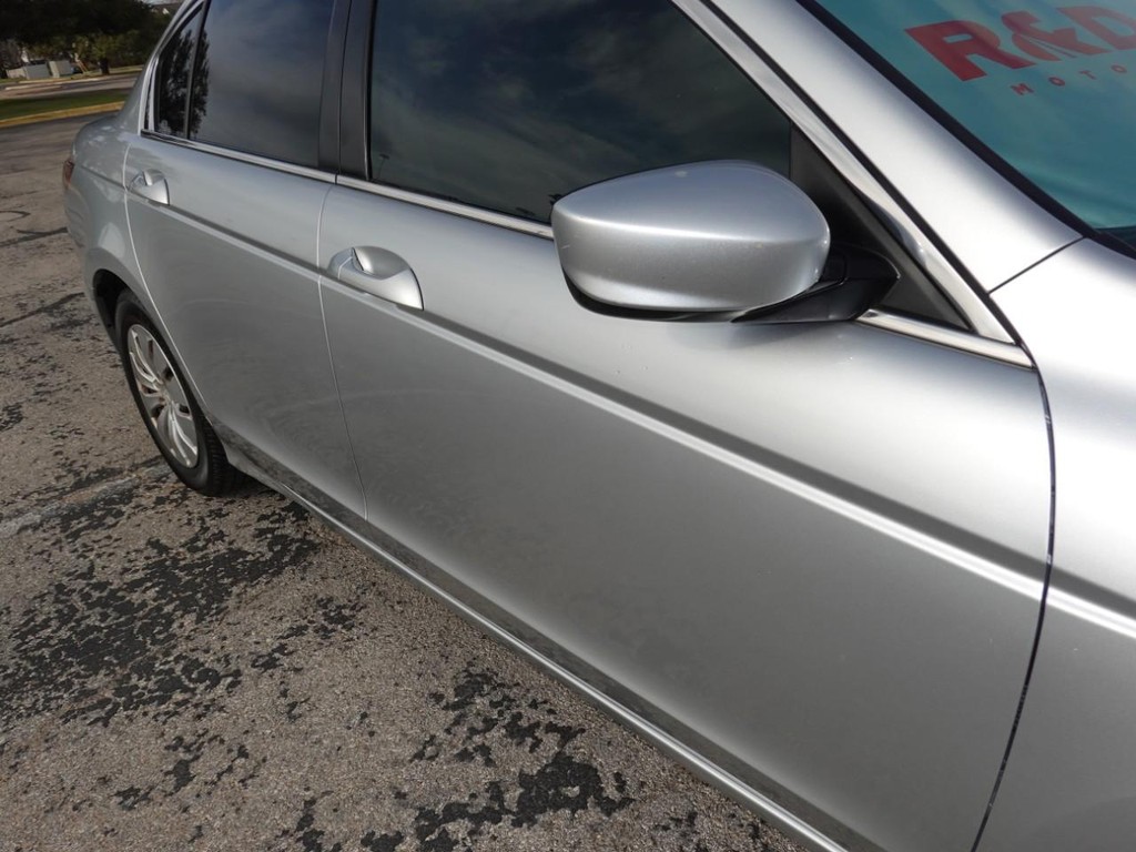 Honda Accord Sedan Vehicle Full-screen Gallery Image 11