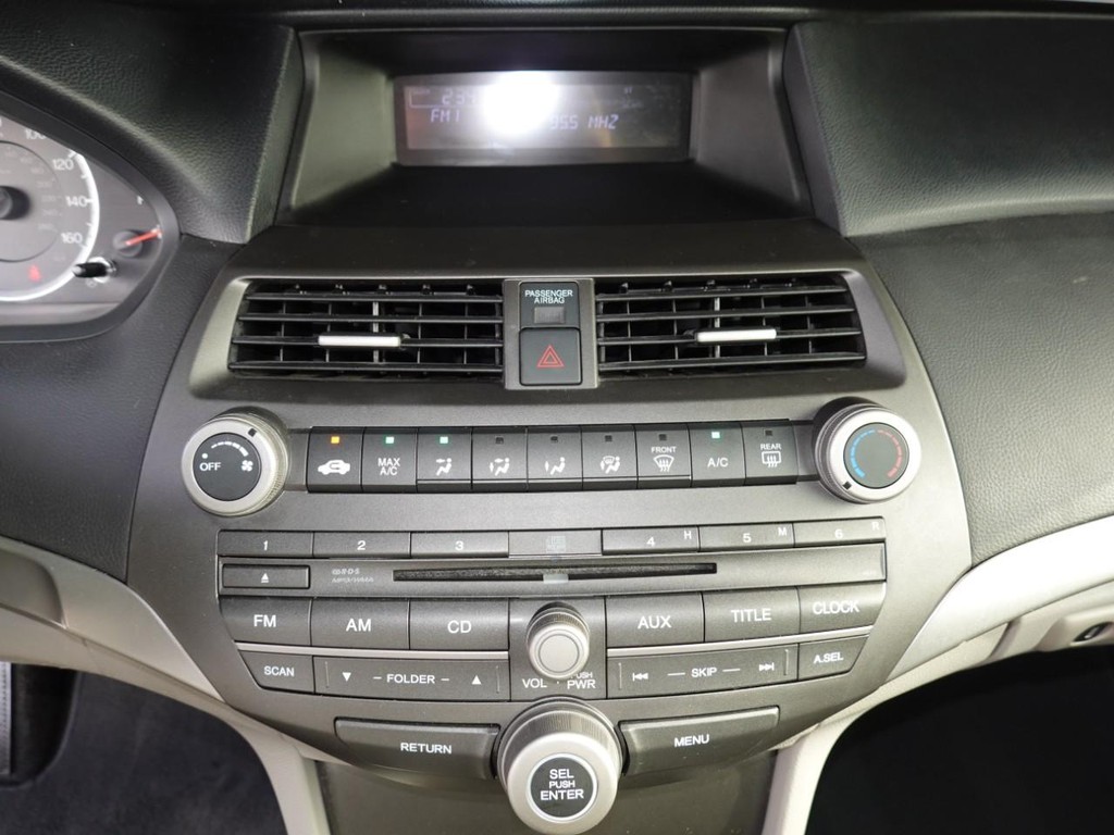 Honda Accord Sedan Vehicle Full-screen Gallery Image 14