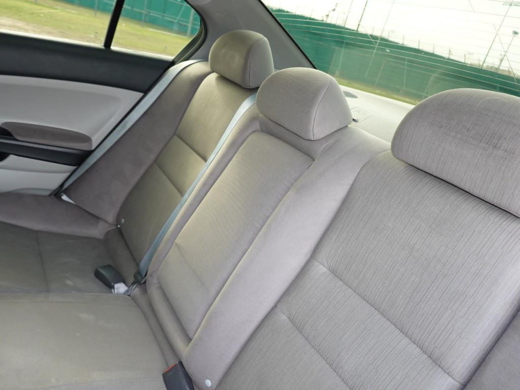 Honda Accord Sedan Vehicle Full-screen Gallery Image 18