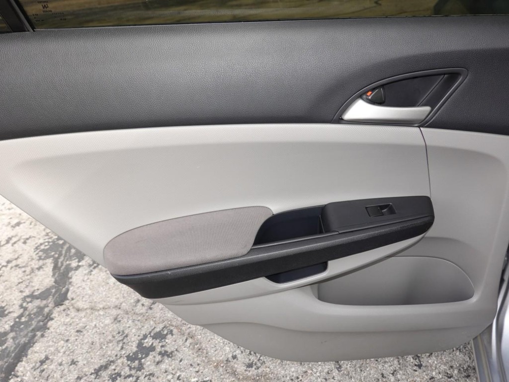 Honda Accord Sedan Vehicle Full-screen Gallery Image 19