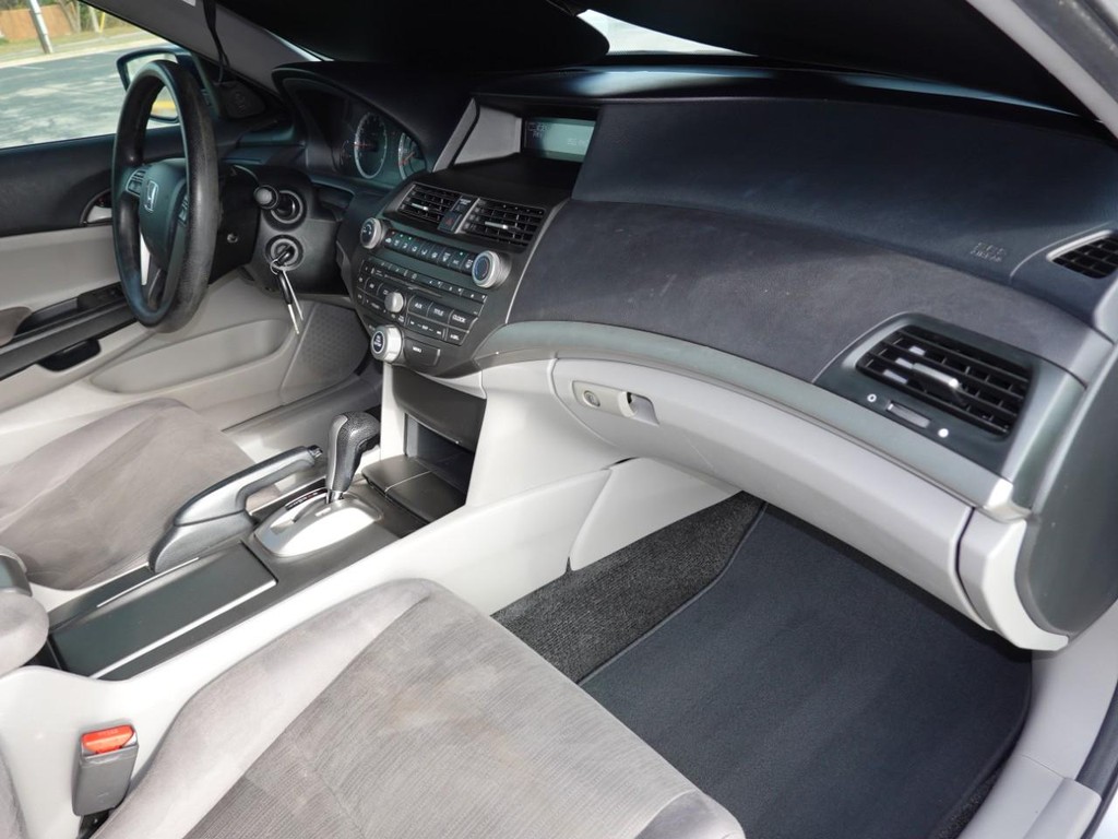 Honda Accord Sedan Vehicle Full-screen Gallery Image 20