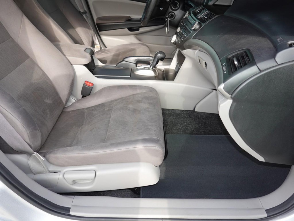 Honda Accord Sedan Vehicle Full-screen Gallery Image 21