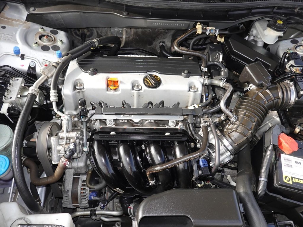 Honda Accord Sedan Vehicle Full-screen Gallery Image 26