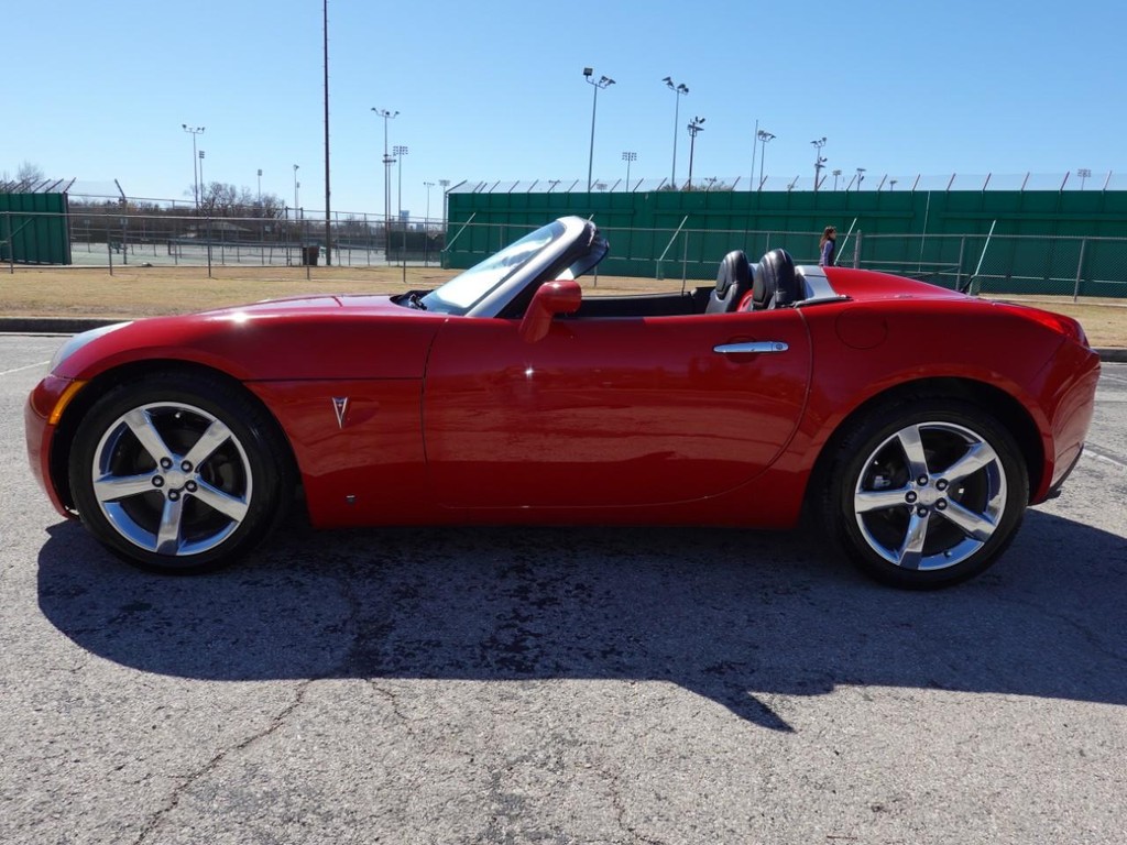 Pontiac Solstice Vehicle Full-screen Gallery Image 04