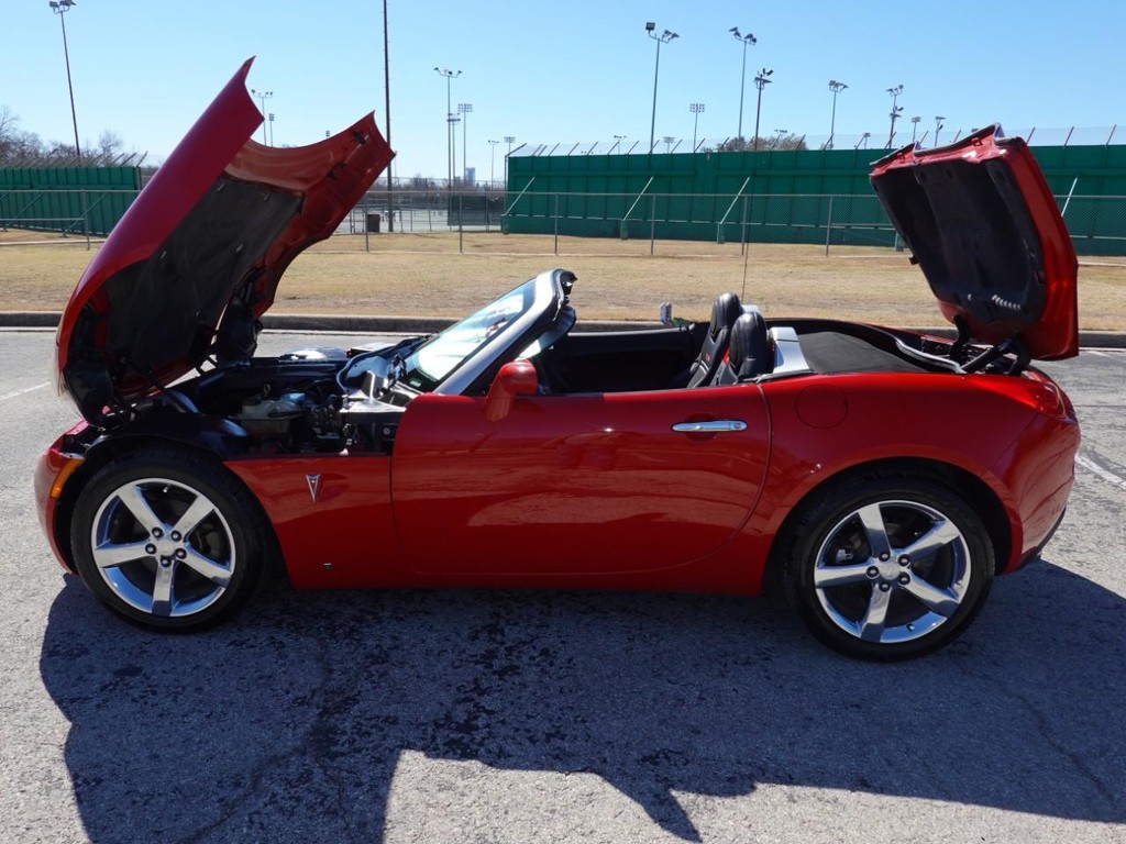 Pontiac Solstice Vehicle Full-screen Gallery Image 05
