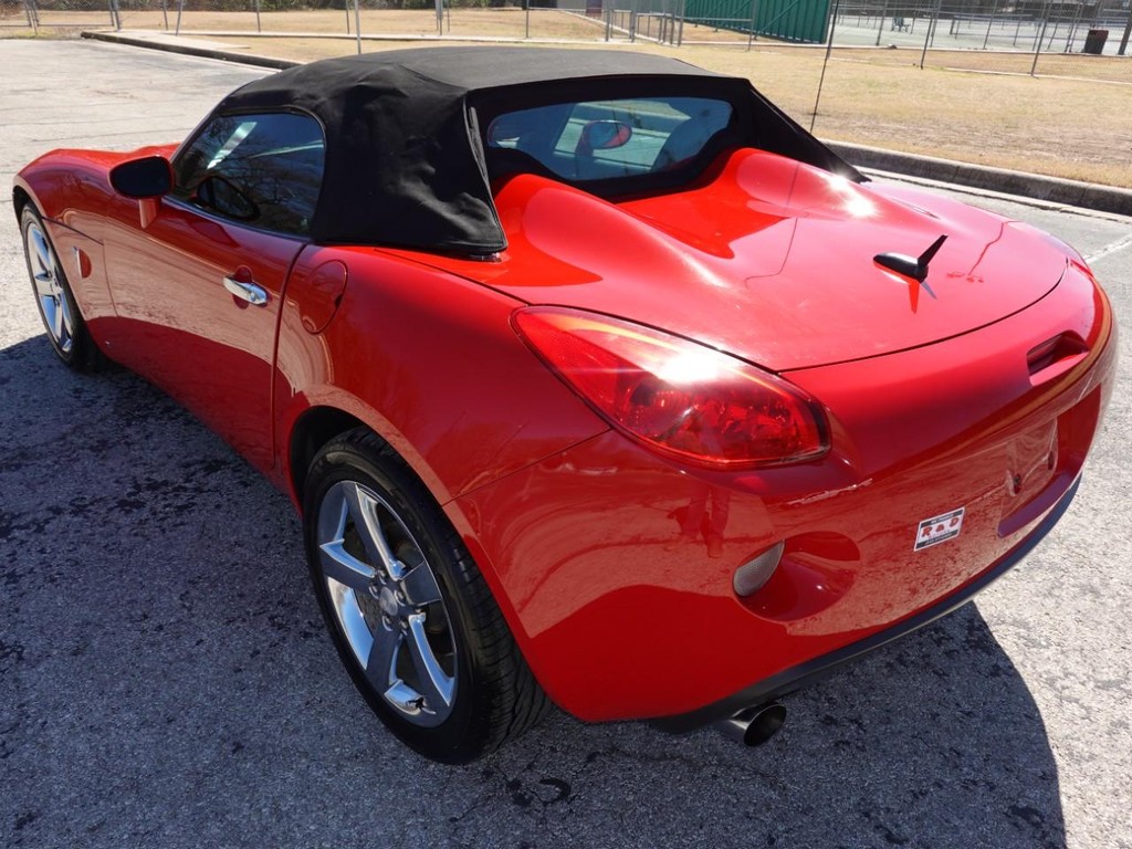 Pontiac Solstice Vehicle Full-screen Gallery Image 06