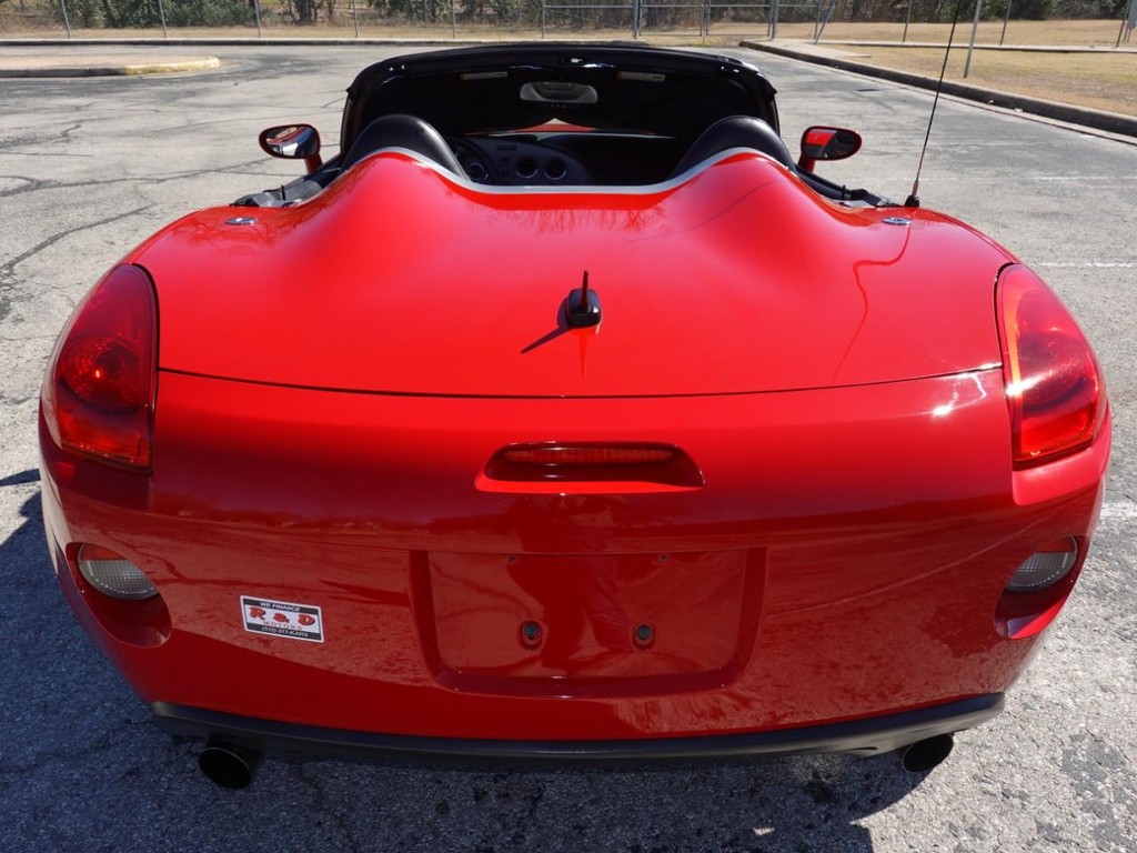 Pontiac Solstice Vehicle Full-screen Gallery Image 07
