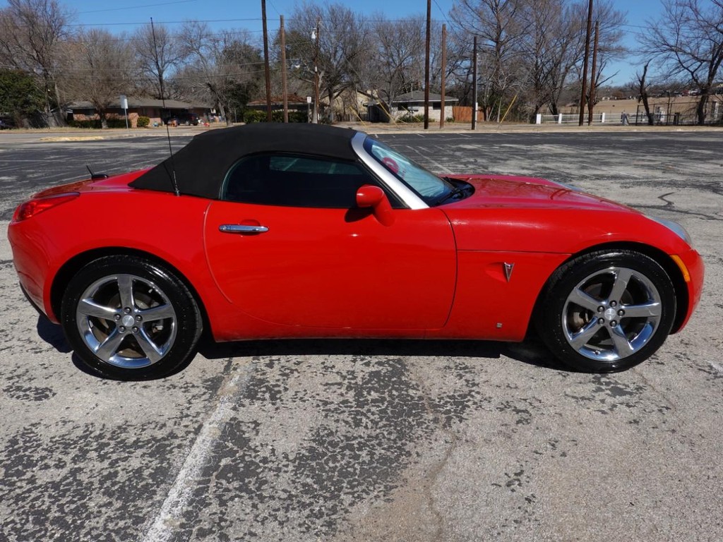 Pontiac Solstice Vehicle Full-screen Gallery Image 10