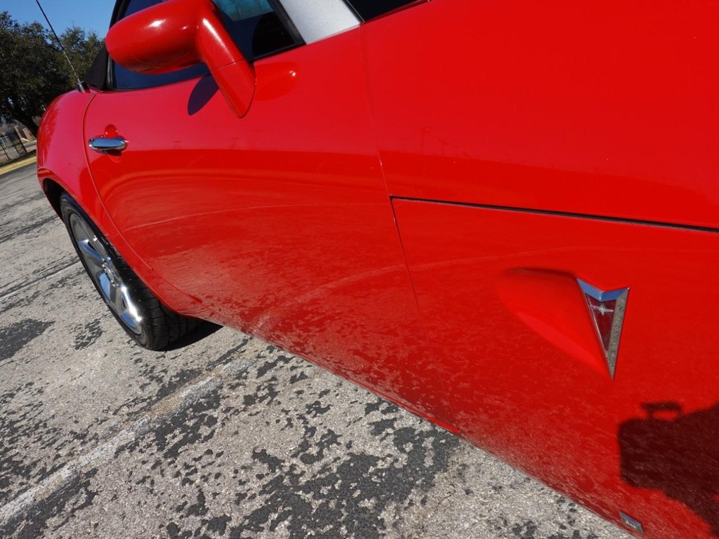 Pontiac Solstice Vehicle Full-screen Gallery Image 14