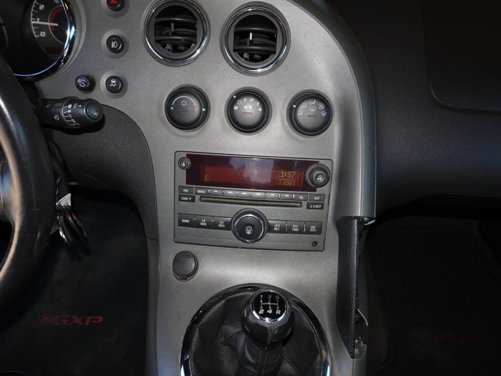 Pontiac Solstice Vehicle Full-screen Gallery Image 19