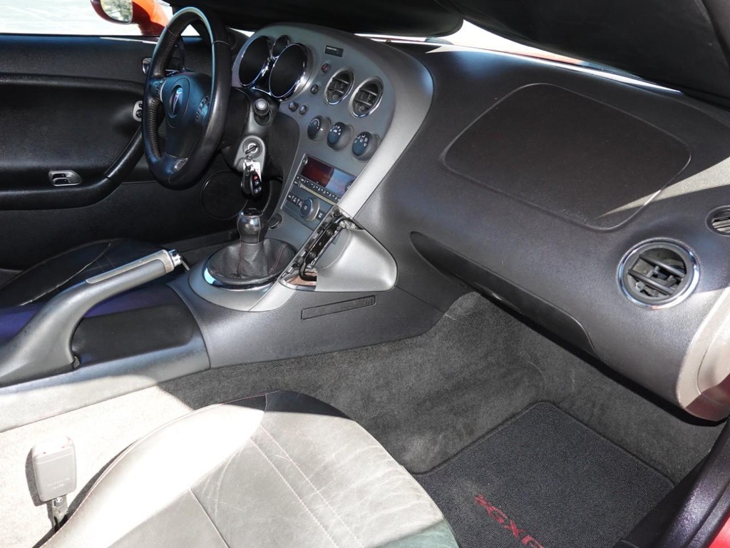 Pontiac Solstice Vehicle Full-screen Gallery Image 23