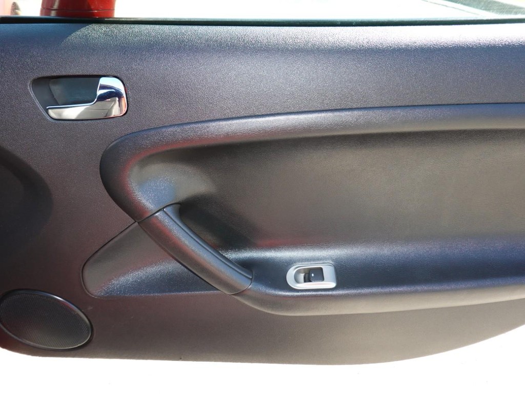 Pontiac Solstice Vehicle Full-screen Gallery Image 25