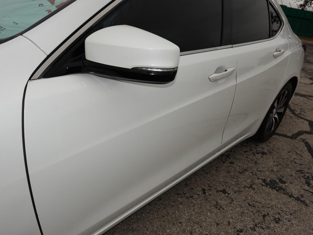 Acura TLX Vehicle Full-screen Gallery Image 10