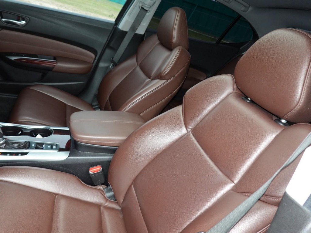 Acura TLX Vehicle Full-screen Gallery Image 16