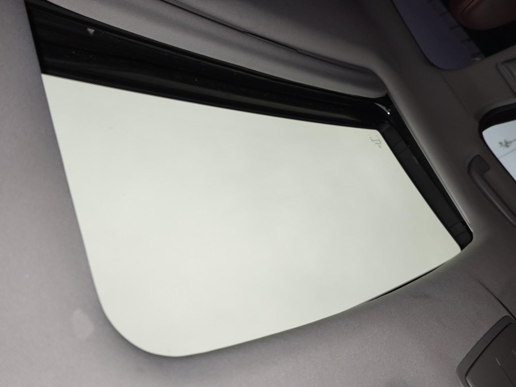 Acura TLX Vehicle Full-screen Gallery Image 17