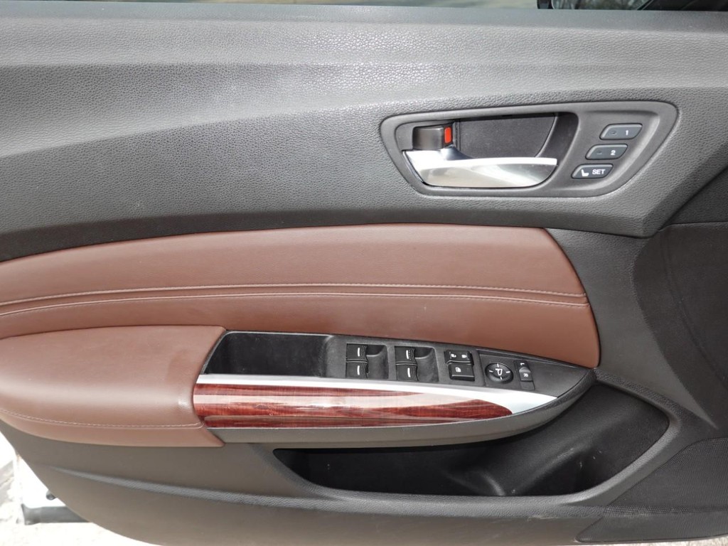 Acura TLX Vehicle Full-screen Gallery Image 19