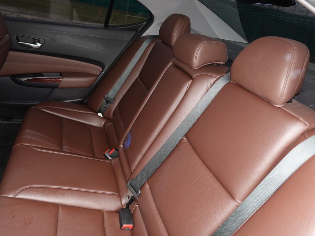 Acura TLX Vehicle Full-screen Gallery Image 20