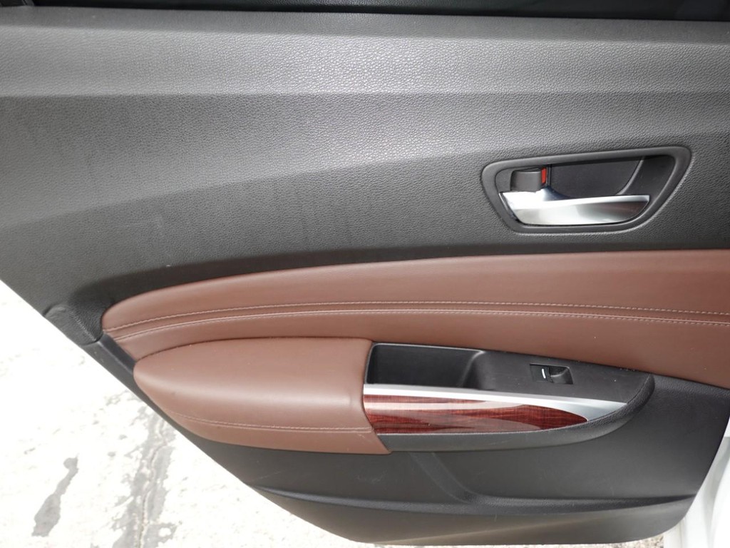 Acura TLX Vehicle Full-screen Gallery Image 21