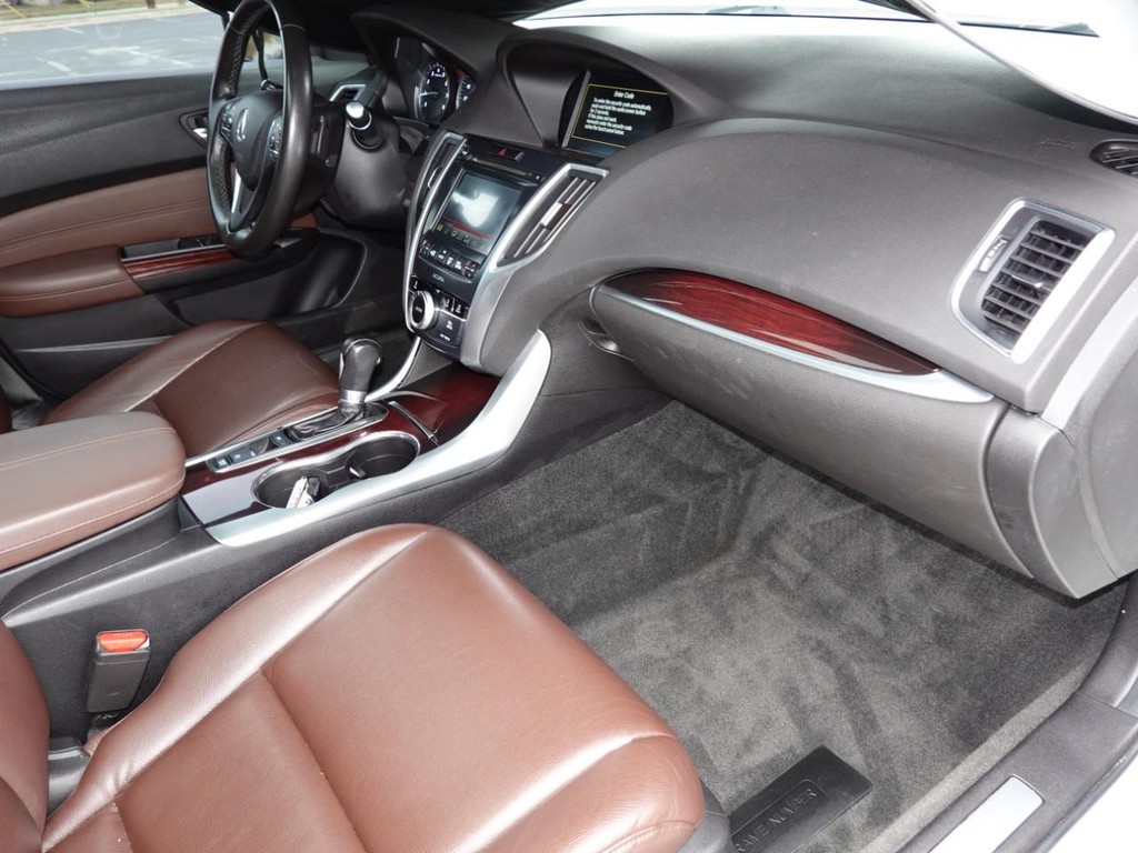 Acura TLX Vehicle Full-screen Gallery Image 22