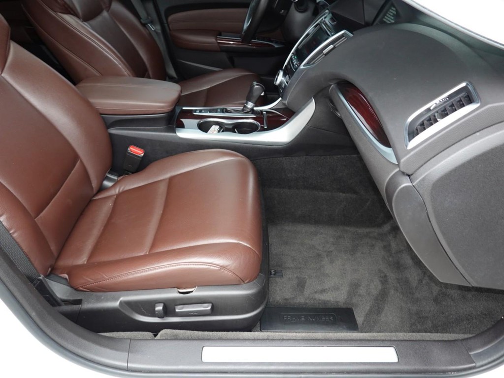 Acura TLX Vehicle Full-screen Gallery Image 23
