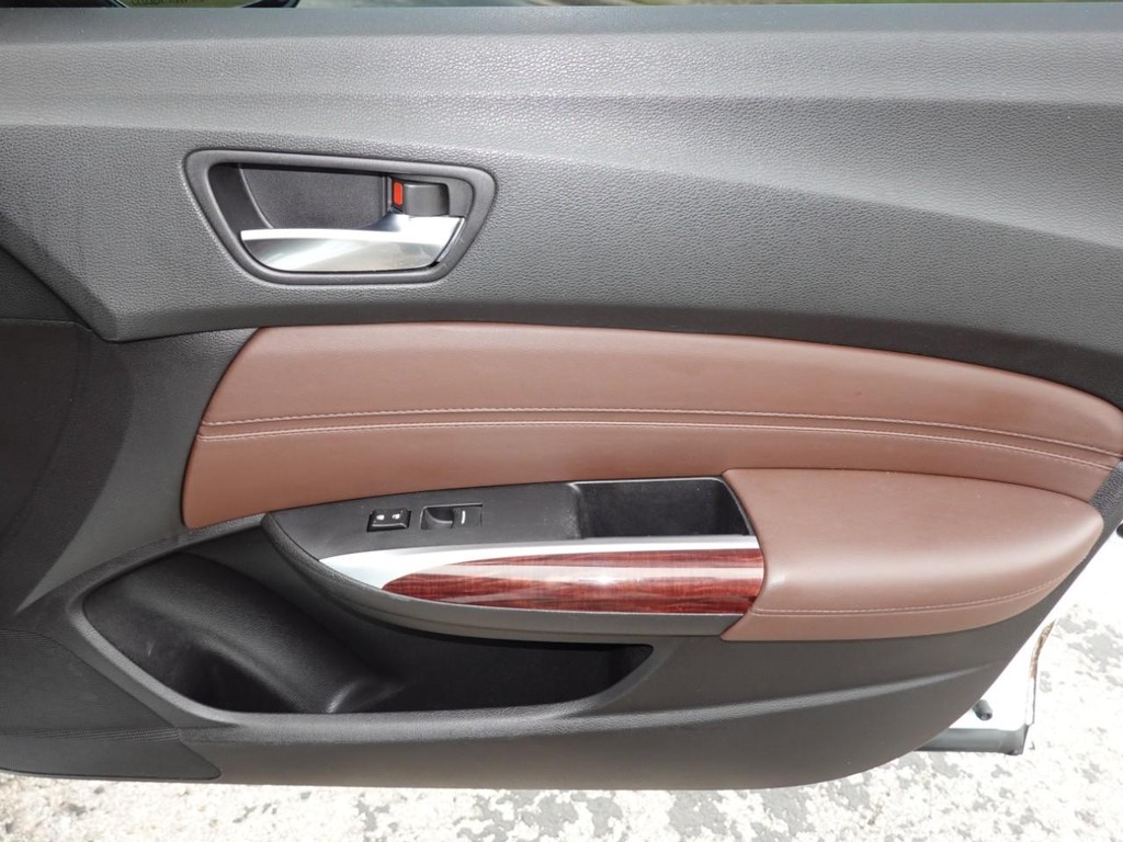 Acura TLX Vehicle Full-screen Gallery Image 24