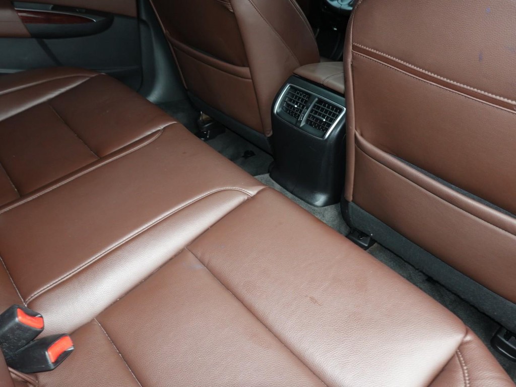 Acura TLX Vehicle Full-screen Gallery Image 25