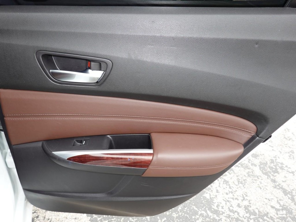 Acura TLX Vehicle Full-screen Gallery Image 26