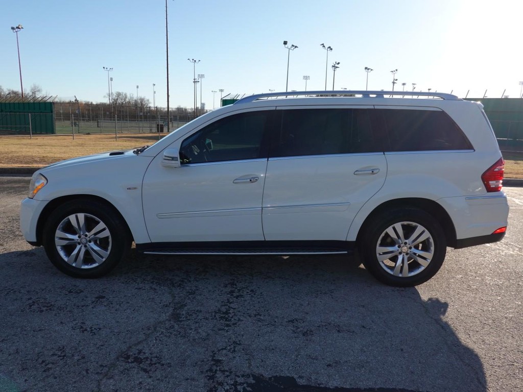 Mercedes-Benz GL-Class Vehicle Full-screen Gallery Image 04