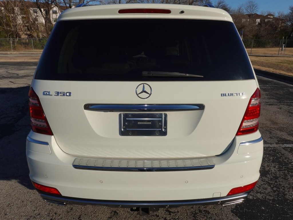 Mercedes-Benz GL-Class Vehicle Full-screen Gallery Image 06