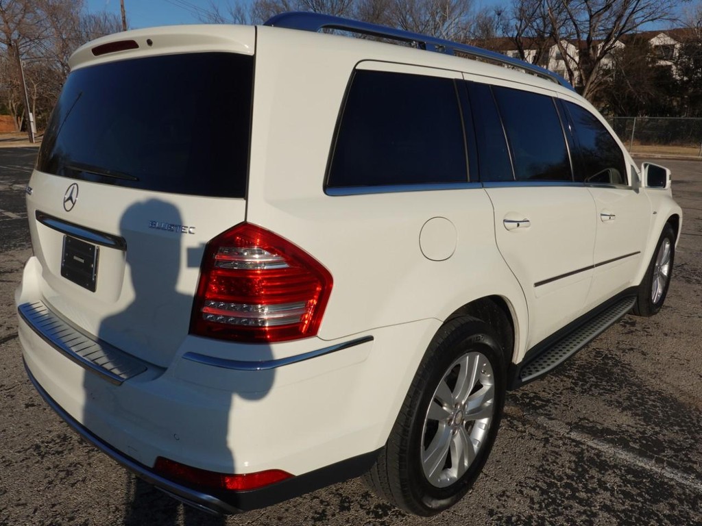 Mercedes-Benz GL-Class Vehicle Full-screen Gallery Image 07